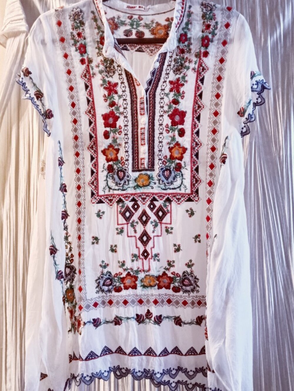 Johnny was white boho embroidered tunic top size small